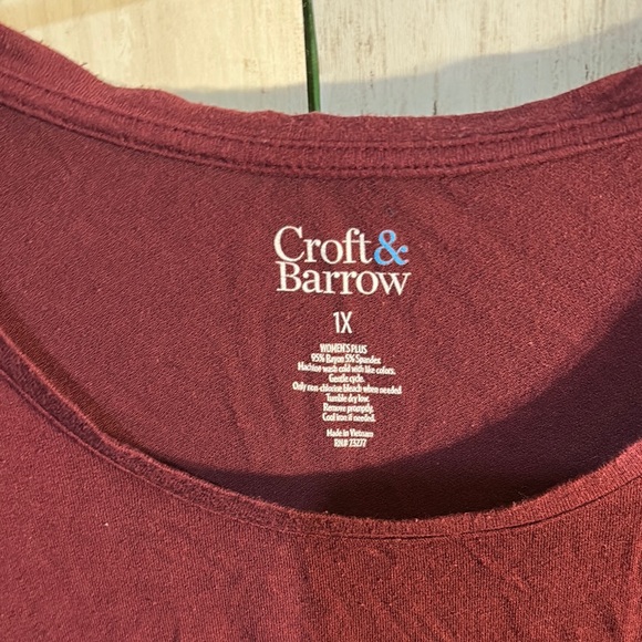 croft & barrow Women's Burgundy Short Sleeve Tee - Picture 2 of 3
